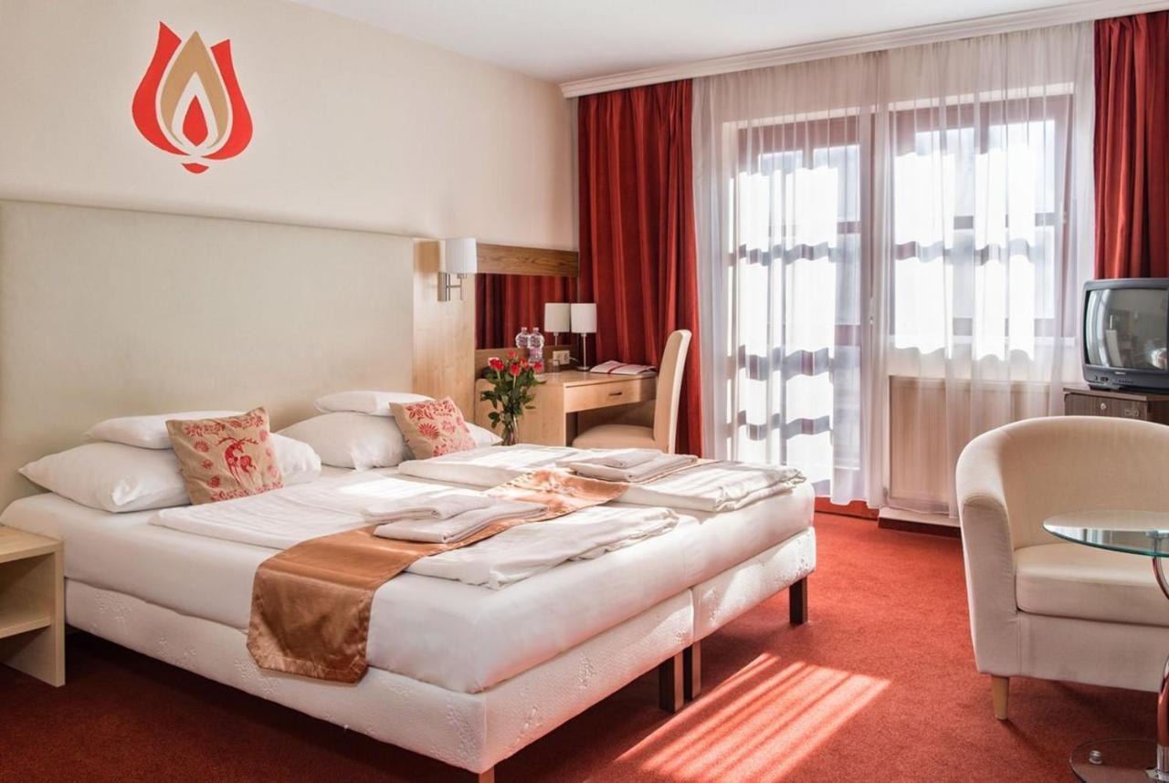 Hotel Piroska Buk Luaran gambar