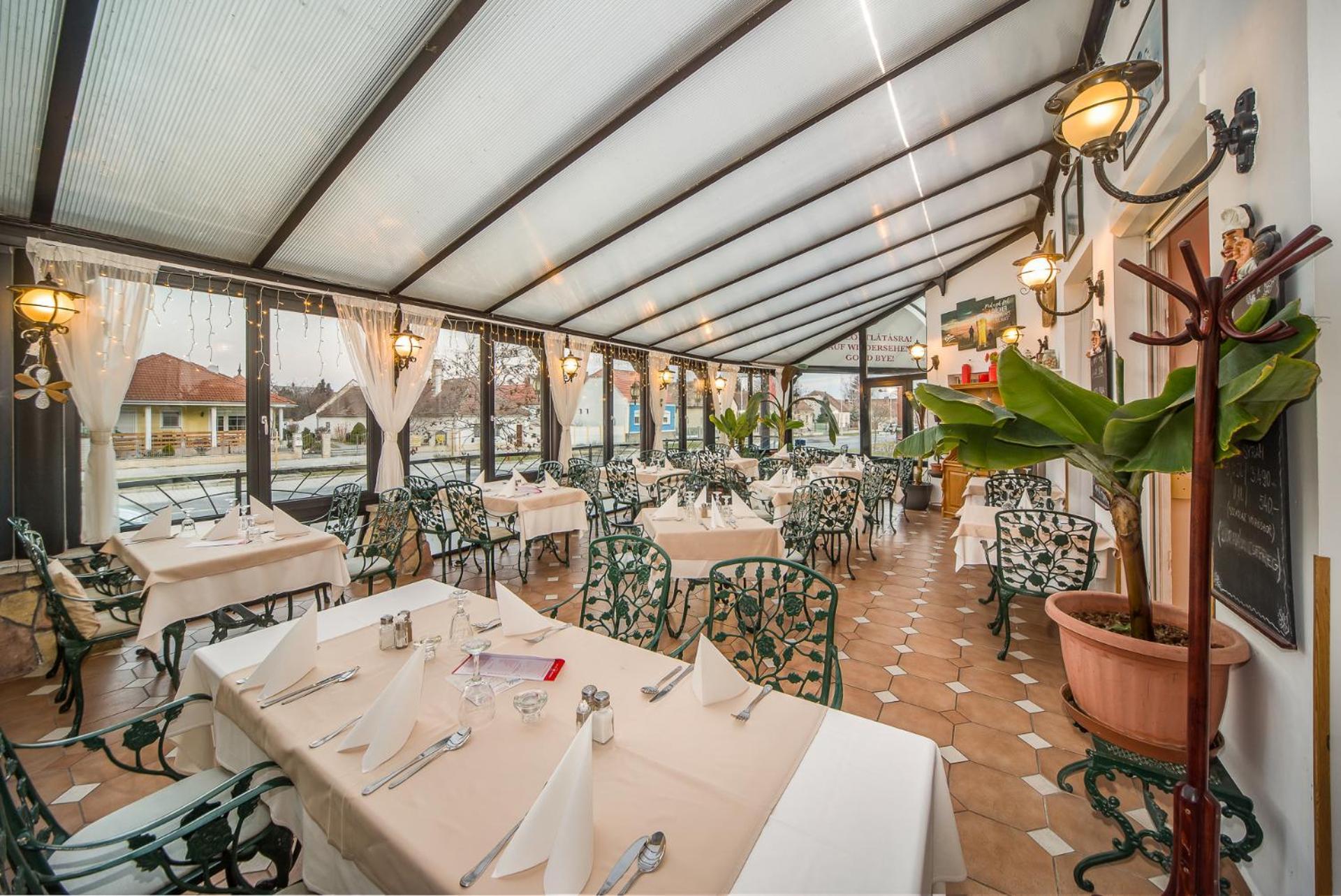 Hotel Piroska Buk Luaran gambar