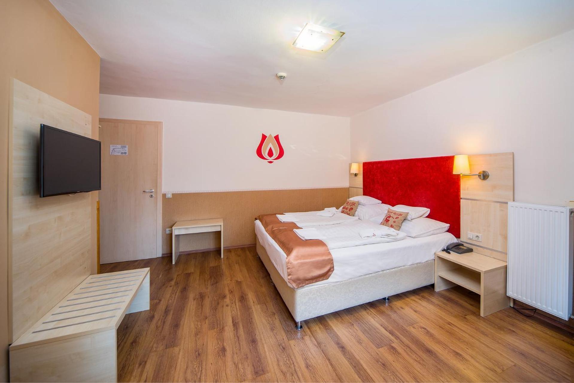 Hotel Piroska Buk Luaran gambar