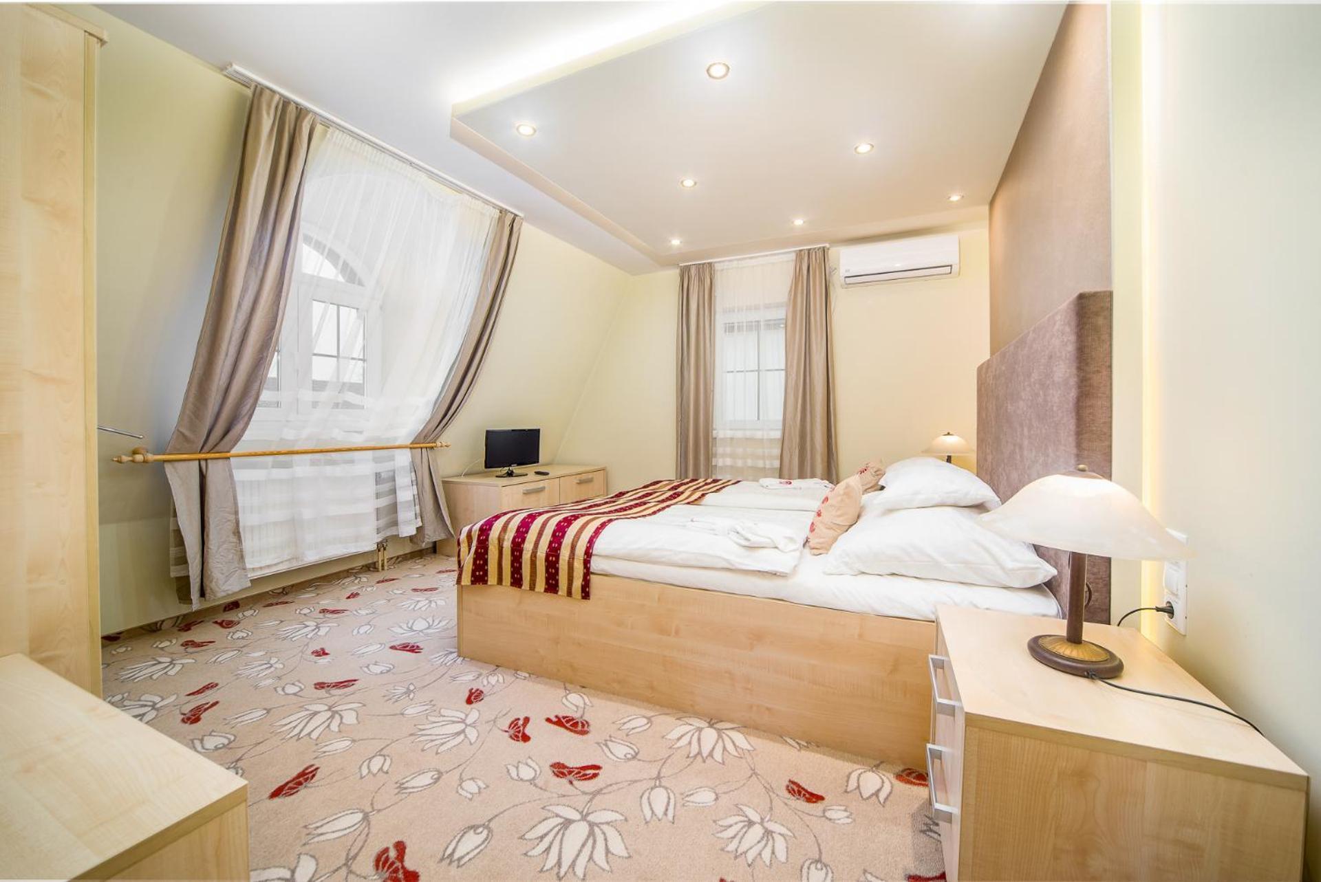 Hotel Piroska Buk Luaran gambar