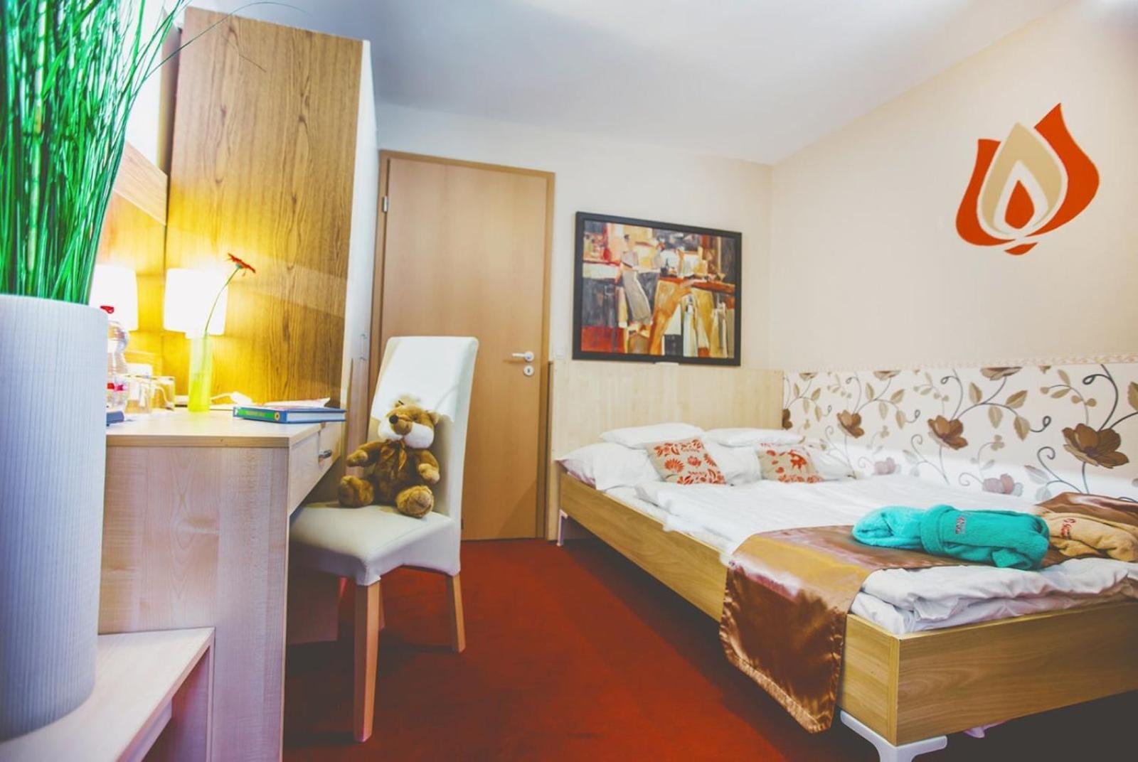 Hotel Piroska Buk Luaran gambar